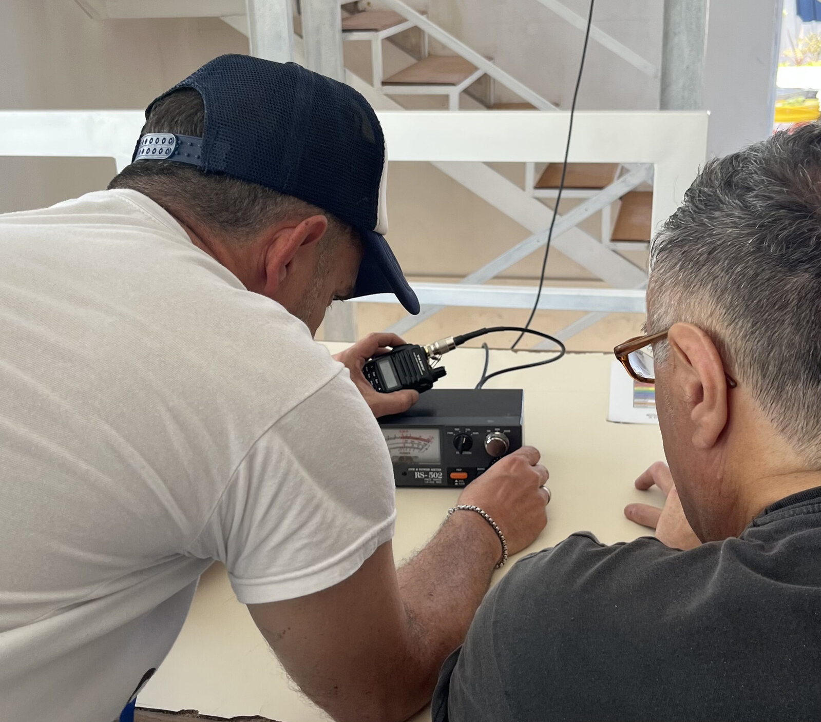 Cesar and Luis measuring another antenna