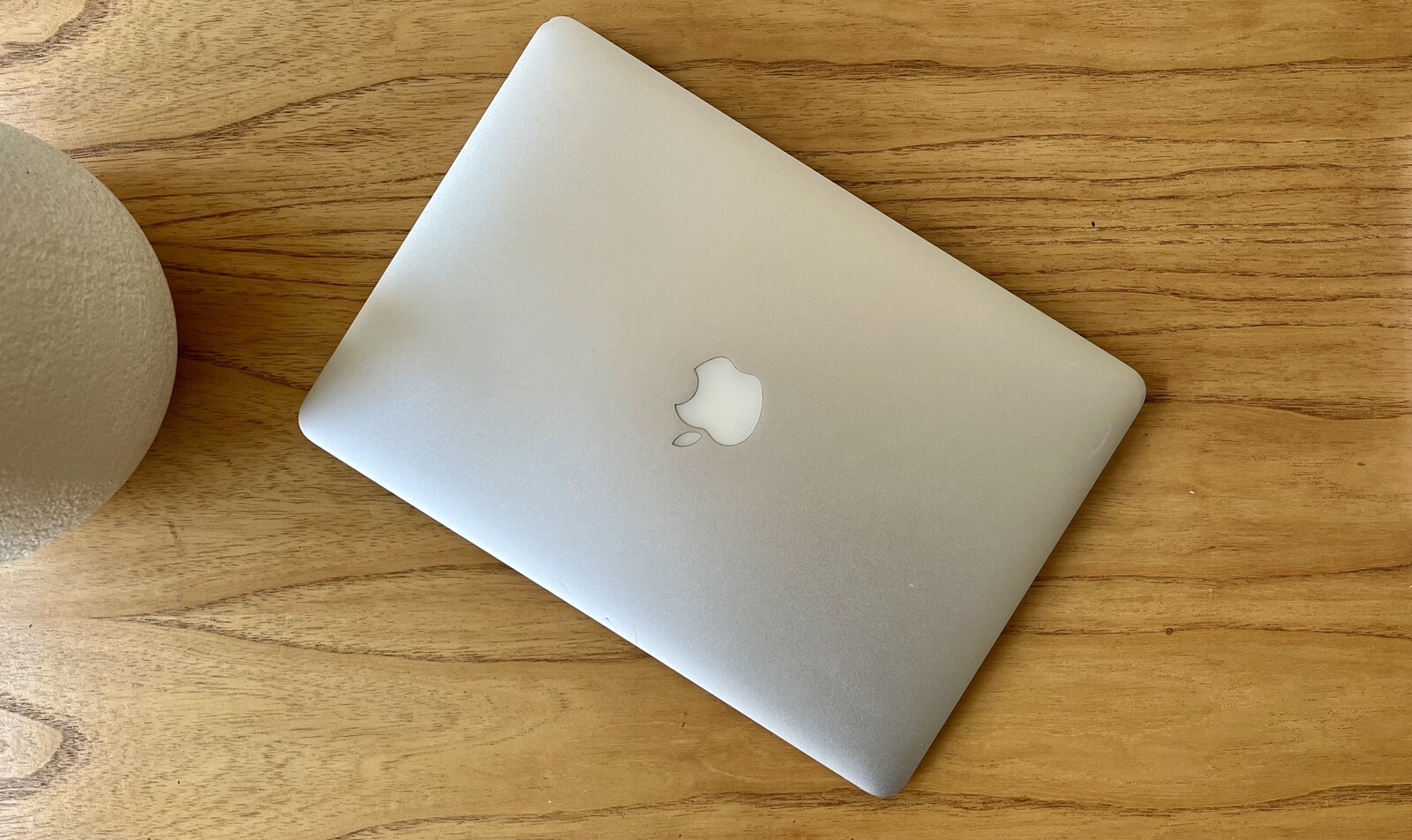 MacBook closed lid