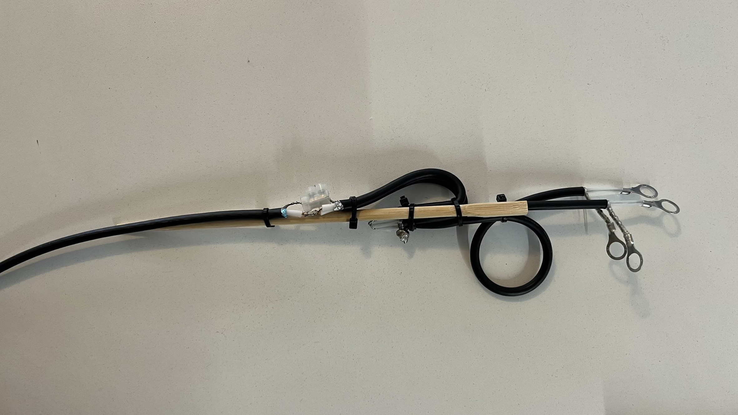 Stubs for the turnstile antenna